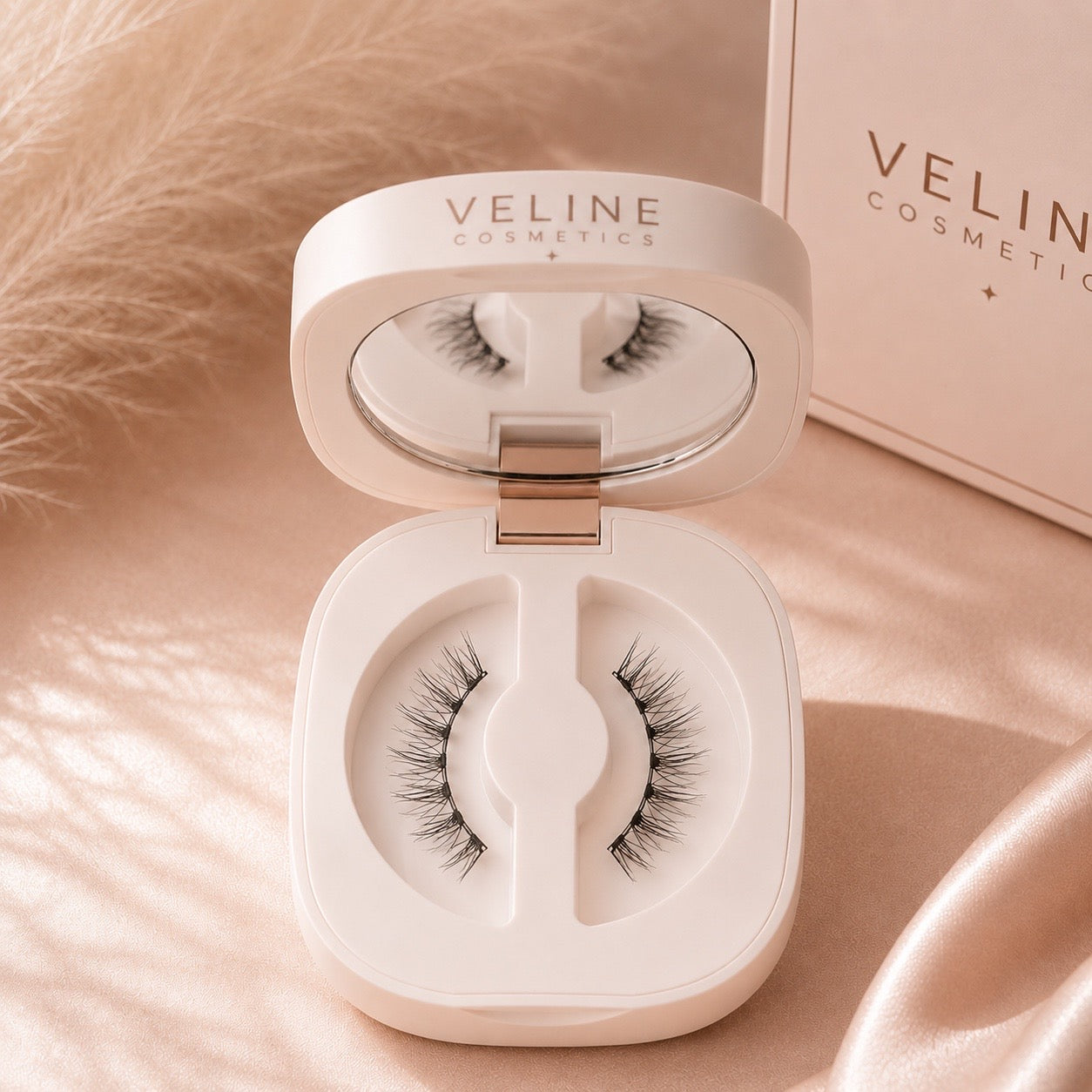 Veline Lash Lift in case lifestyle – magnetic lash collection