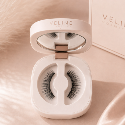 Veline Natural Lift Lash in case lifestyle – magnetic lash collection